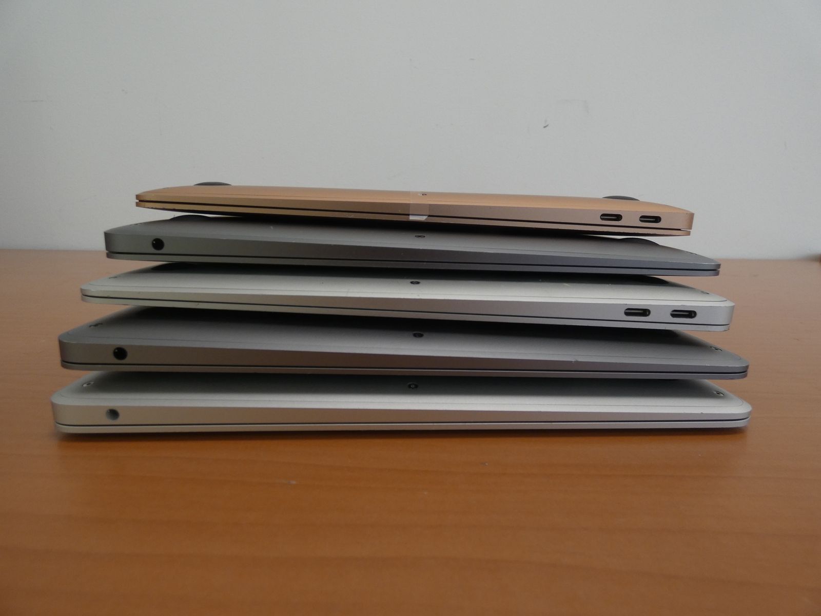 Null [PR] 
	For IT professionals only

 
	 APPLE 

	 A set of 5 MacBook Air (3 A&hellip;