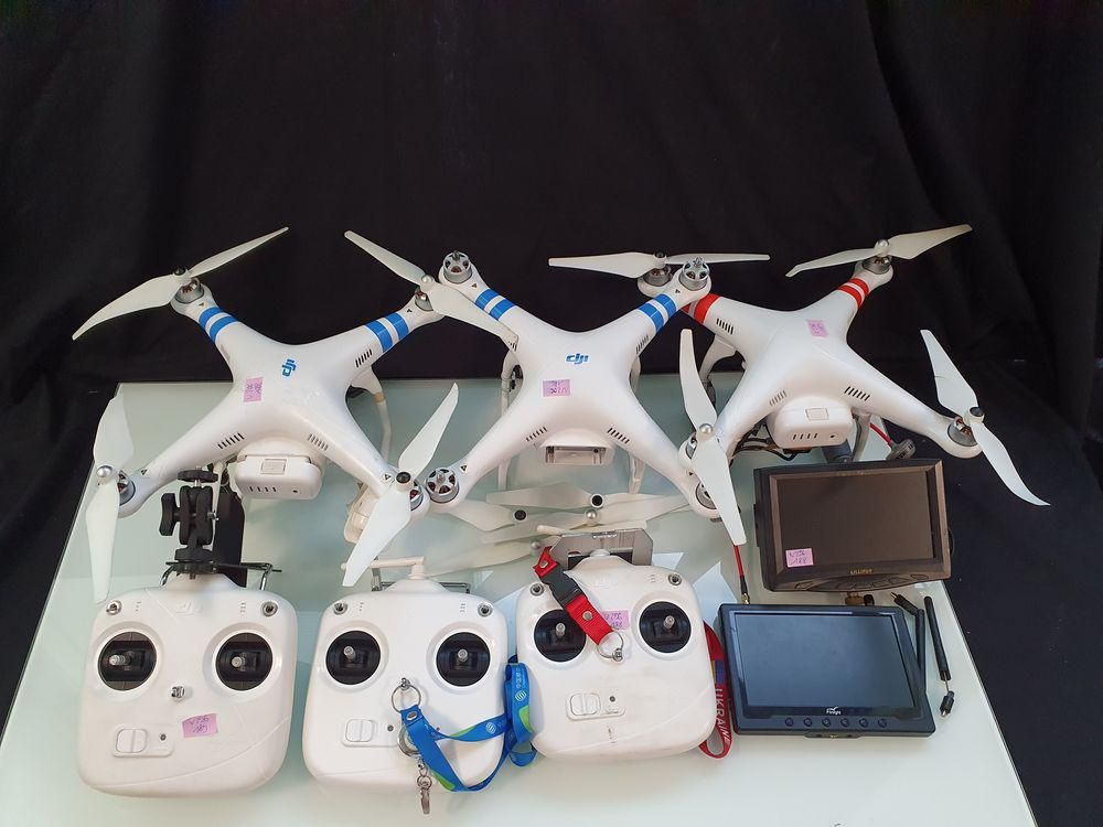 Null 
	 Lot de 3 drones non testés : 

	 - DJI Phantom avec sa radiocommande, sa&hellip;