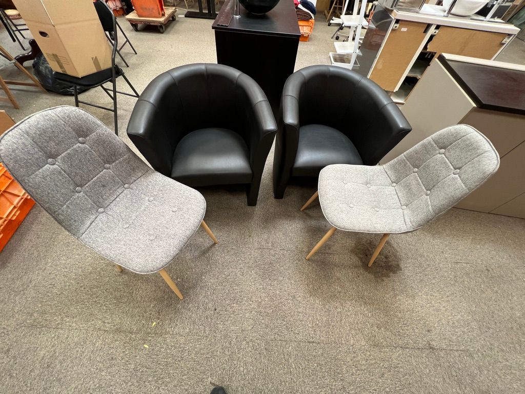 Null Lot de 2 fauteuils skaî noir et 2 chaises en tissu gris. (Frais de vente ju&hellip;