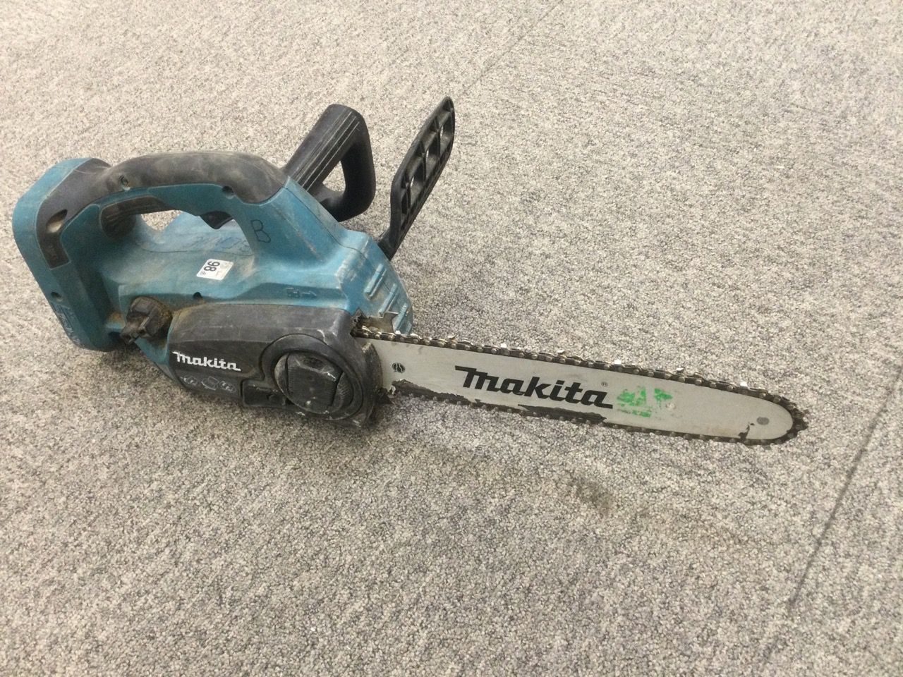 Null TRONÇONNEUSE MAKITA DUC 302 (vendu sans batterie)