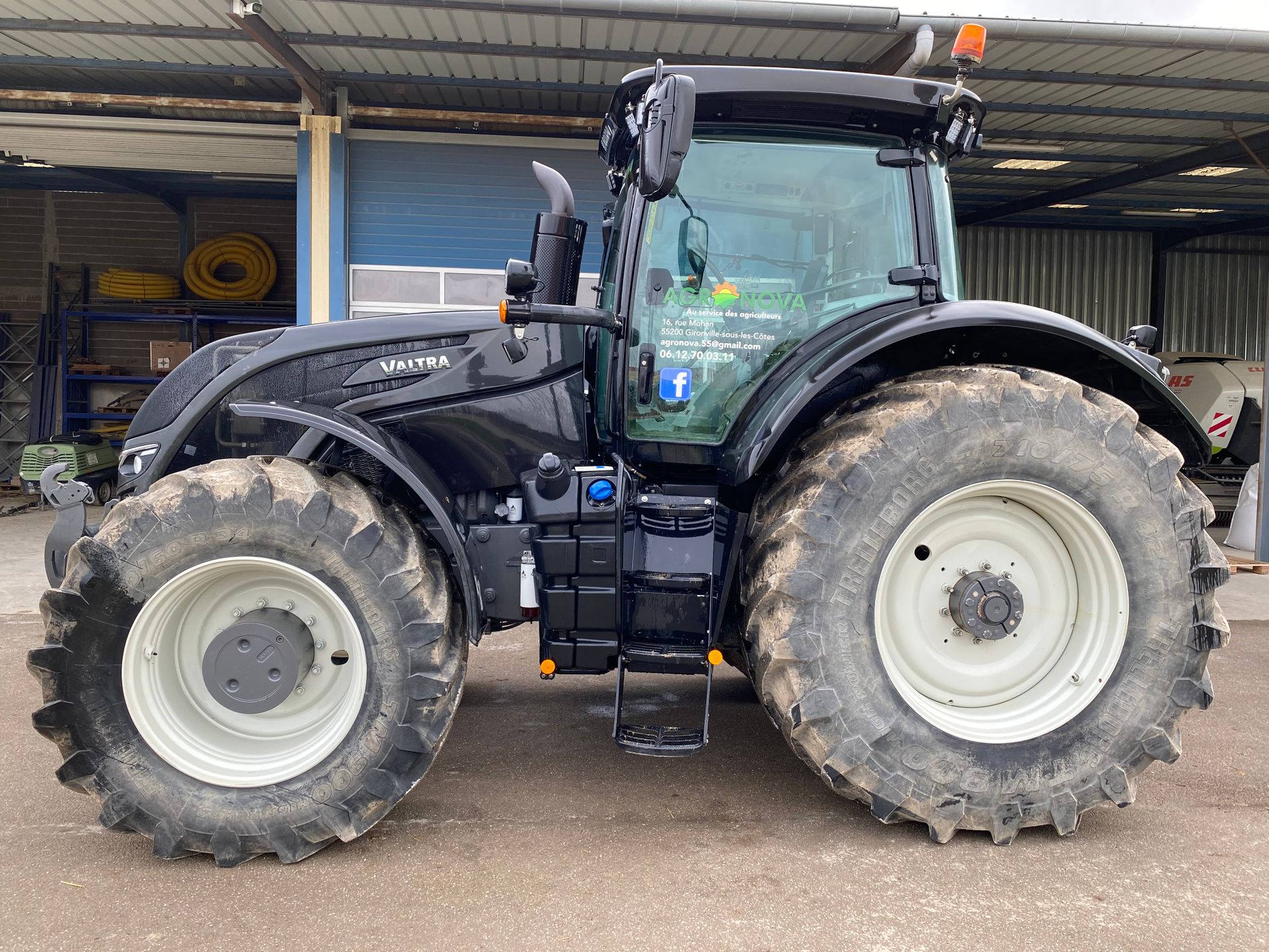 Null Tracteur agricole VALTRA S374, année 2019, poste inversé, GPS RTK, LS, 6 di&hellip;