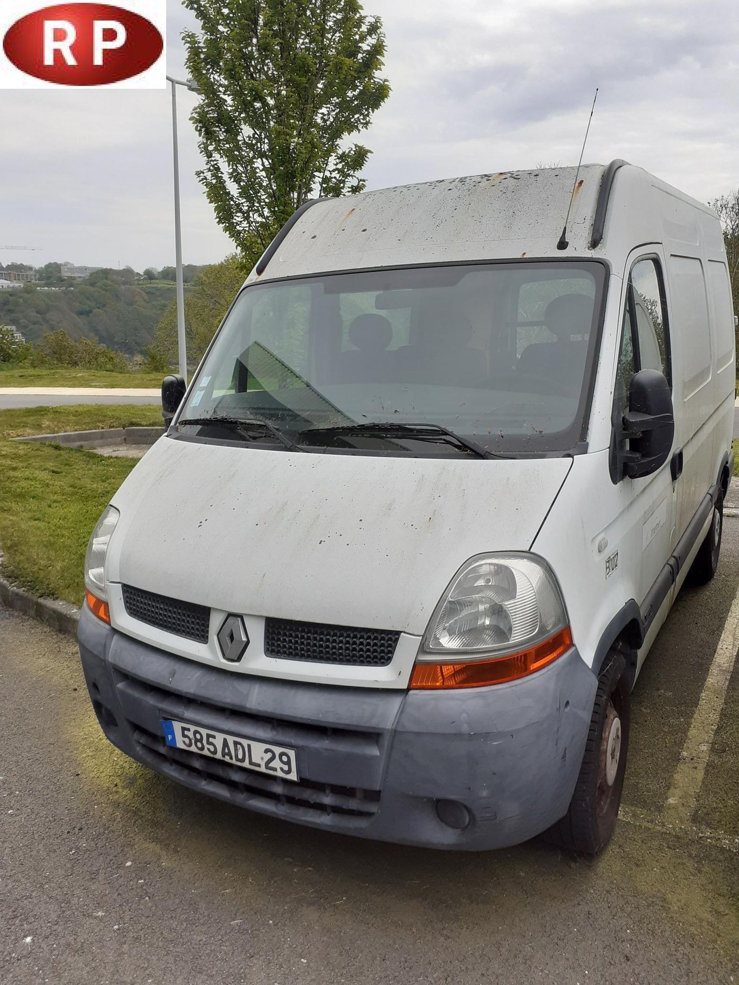 Null [RP] Réservé aux professionnels.
RENAULT Master II Phase 2 2.5 dCi Fourgon &hellip;