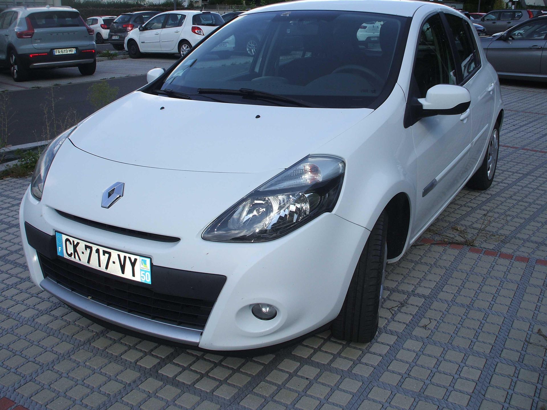 Null [CT] RENAULT Clio III Phase 2 1.5 dCi eco2 75 cv, Gazole, imm. CK-717-VY, t&hellip;