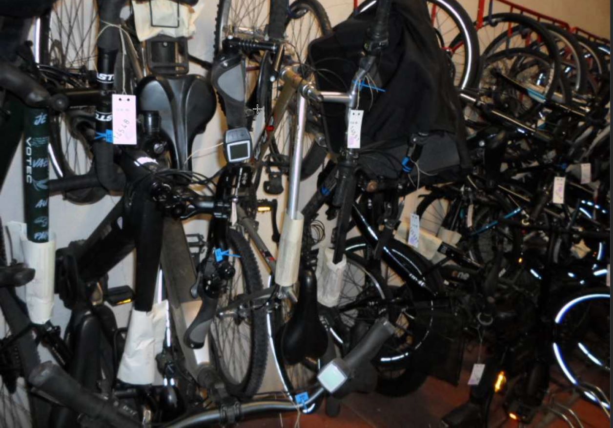 Null A lot of 32 bicycles including 9 electric without charger, of various makes&hellip;