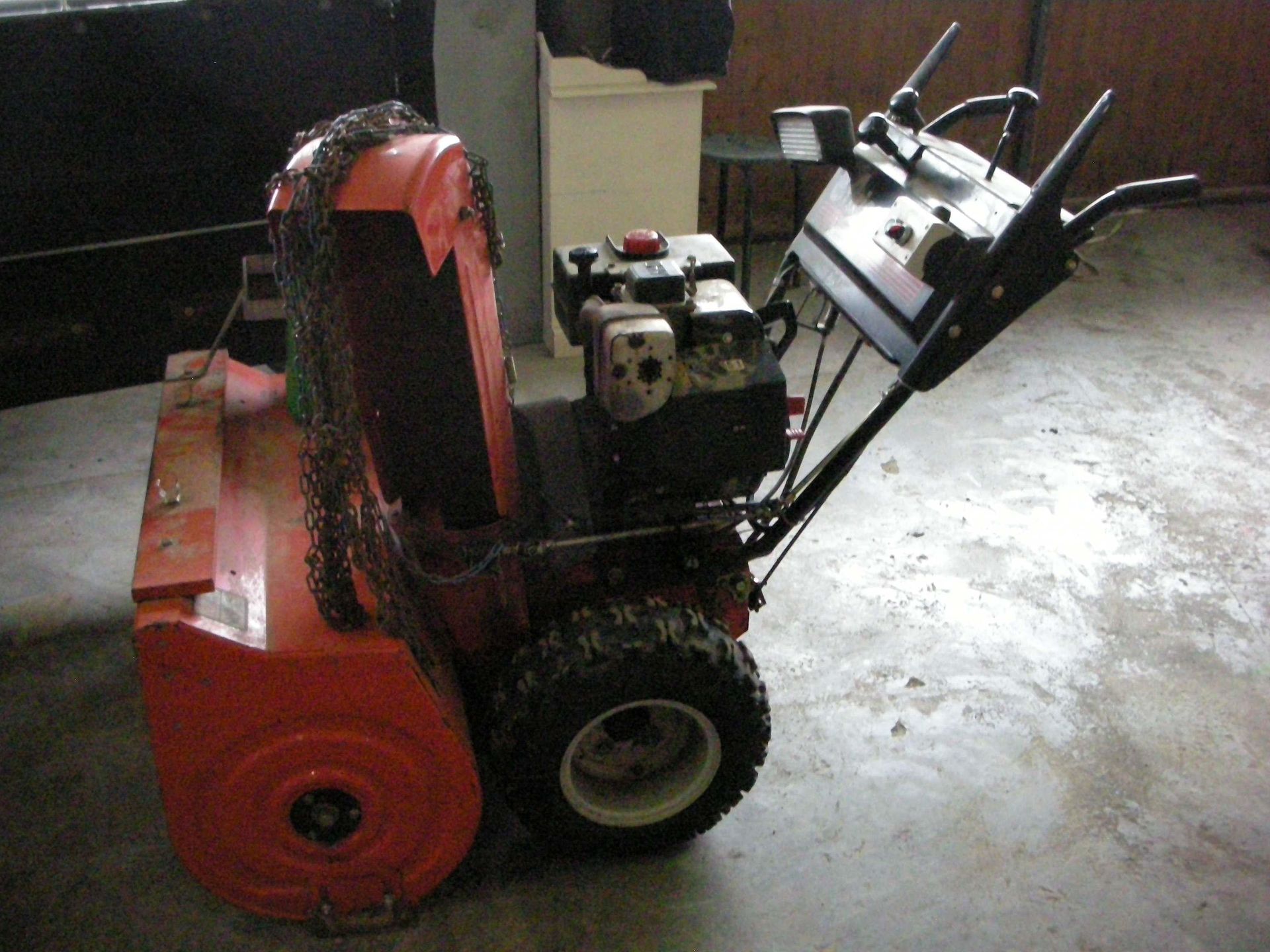 Null 
	 One ARIENS ST1232 tire-mounted snow blower with a 1999 TECUMSEH engine.
&hellip;
