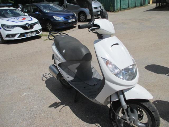 Null [RP][ACI] 
	 Scooter PEUGEOT Vivacity, Essence, 2 places, imm. 78N-3243B, t&hellip;