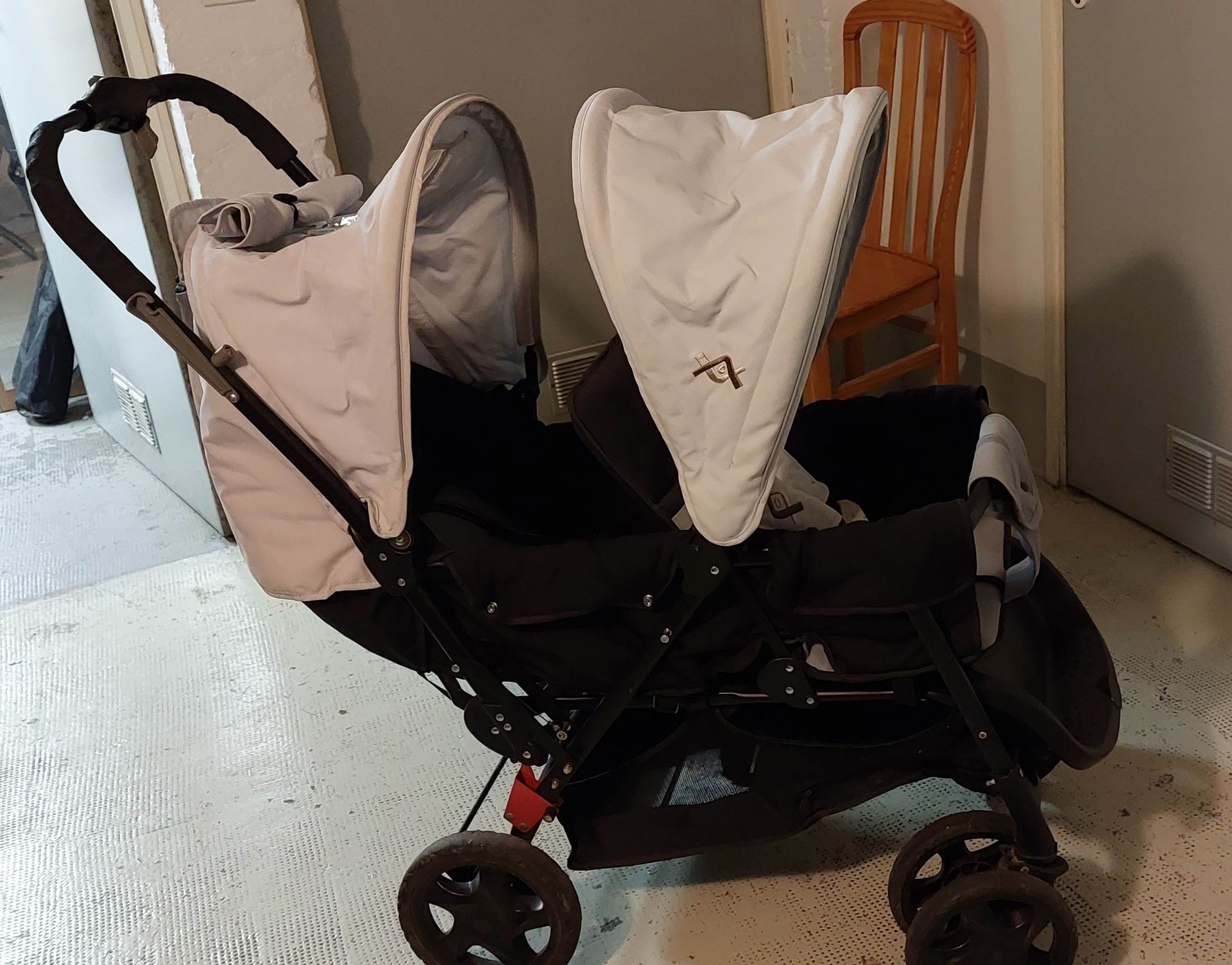 Null Black and grey double stroller, good condition, brand TROTTINE (with 5 poin&hellip;