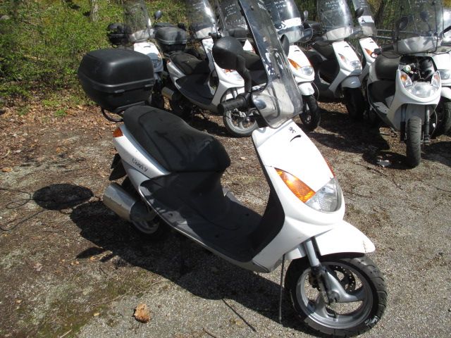 Null Scooter PEUGEOT Vivacity 100m3, Essence, 2 places, imm. DX-246-QF, type VGA&hellip;