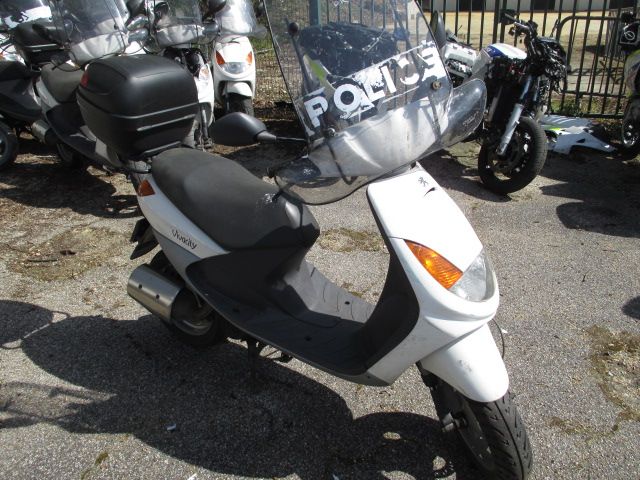 Null Scooter PEUGEOT Vivacity 100m3, Essence, 2 places, imm. DX-409-PW, type VGA&hellip;
