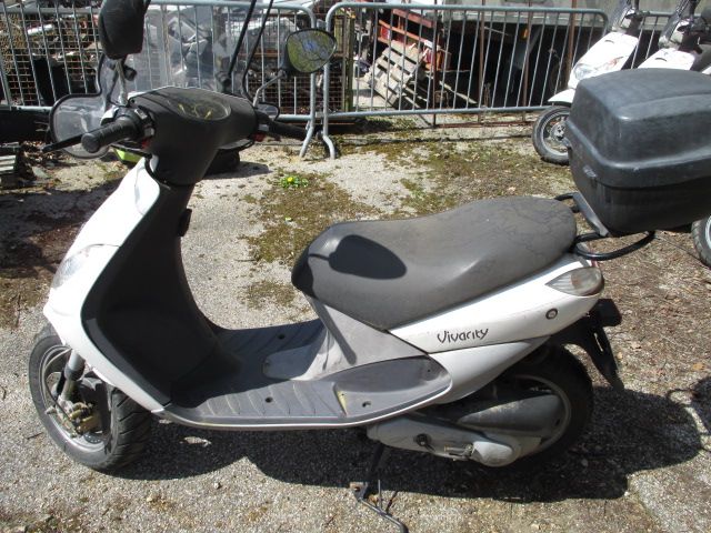 Null Scooter PEUGEOT Vivacity 100 cm3, Essence, 2 places, imm. DY-848-WB, type V&hellip;
