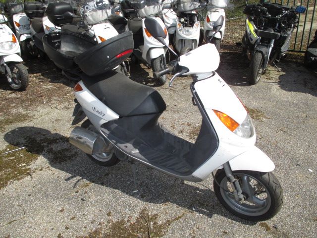 Null Scooter PEUGEOT Vivacity 100m3, Essence, 2 places, imm. DX-087-QF, type VGA&hellip;