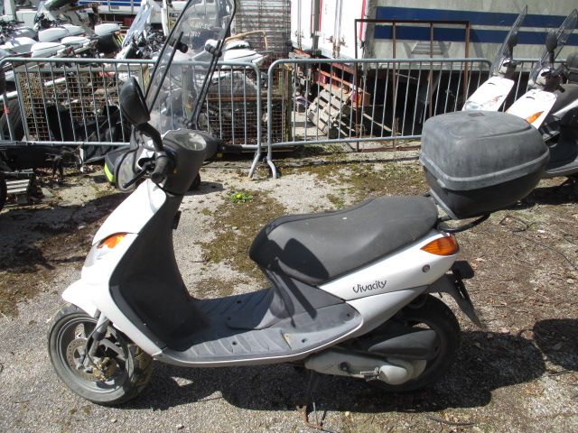 Null Scooter PEUGEOT Vivacity 100m3, Essence, 2 places, imm. DZ-936-BY, type VGA&hellip;