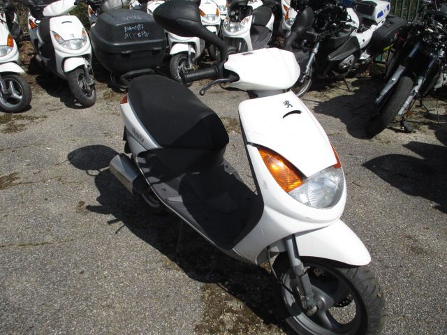 Null Scooter PEUGEOT Vivacity 100m3, Essence, 2 places, imm. DX-358-PW, type VGA&hellip;