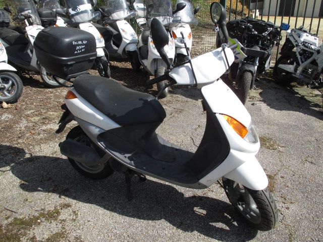 Null Scooter PEUGEOT Vivacity 100m3, Essence, 2 places, imm. DX-199-QF, type VGA&hellip;