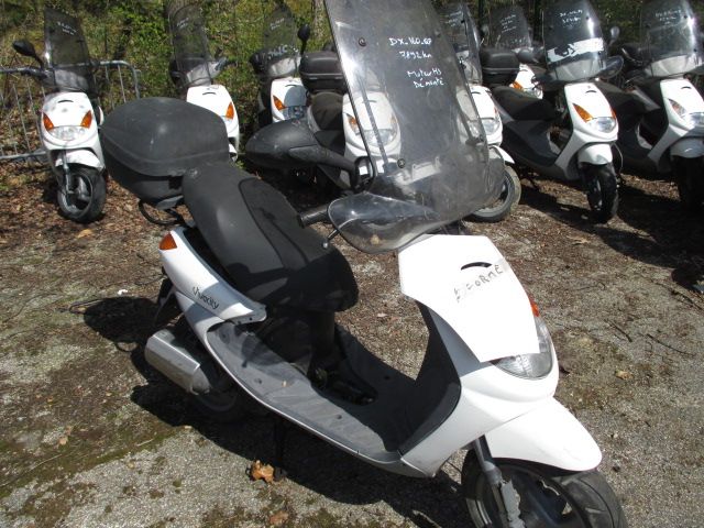 Null Scooter PEUGEOT Vivacity 100m3, Essence, 2 places, imm. DX-160-QF, type VGA&hellip;