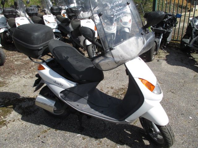 Null Scooter PEUGEOT Vivacity 100m3, Essence, 2 places, imm. DX-227-QF, type VGA&hellip;