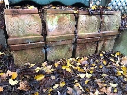 Null Set of 9 terracotta planters 
	 Dimensions: 70x20 

	 Condition: Fair/Good
&hellip;