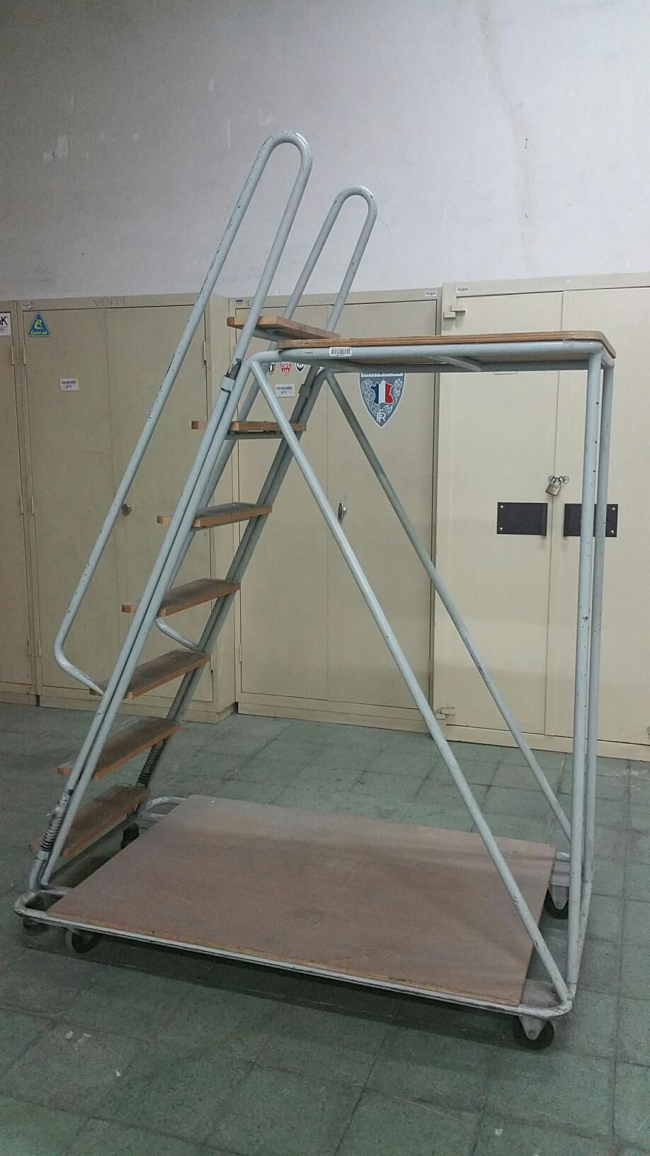 Null 
	 Set of 3 mobile stepladders, without guardrail: 

	 - L = 1.5m, W = 0.65&hellip;