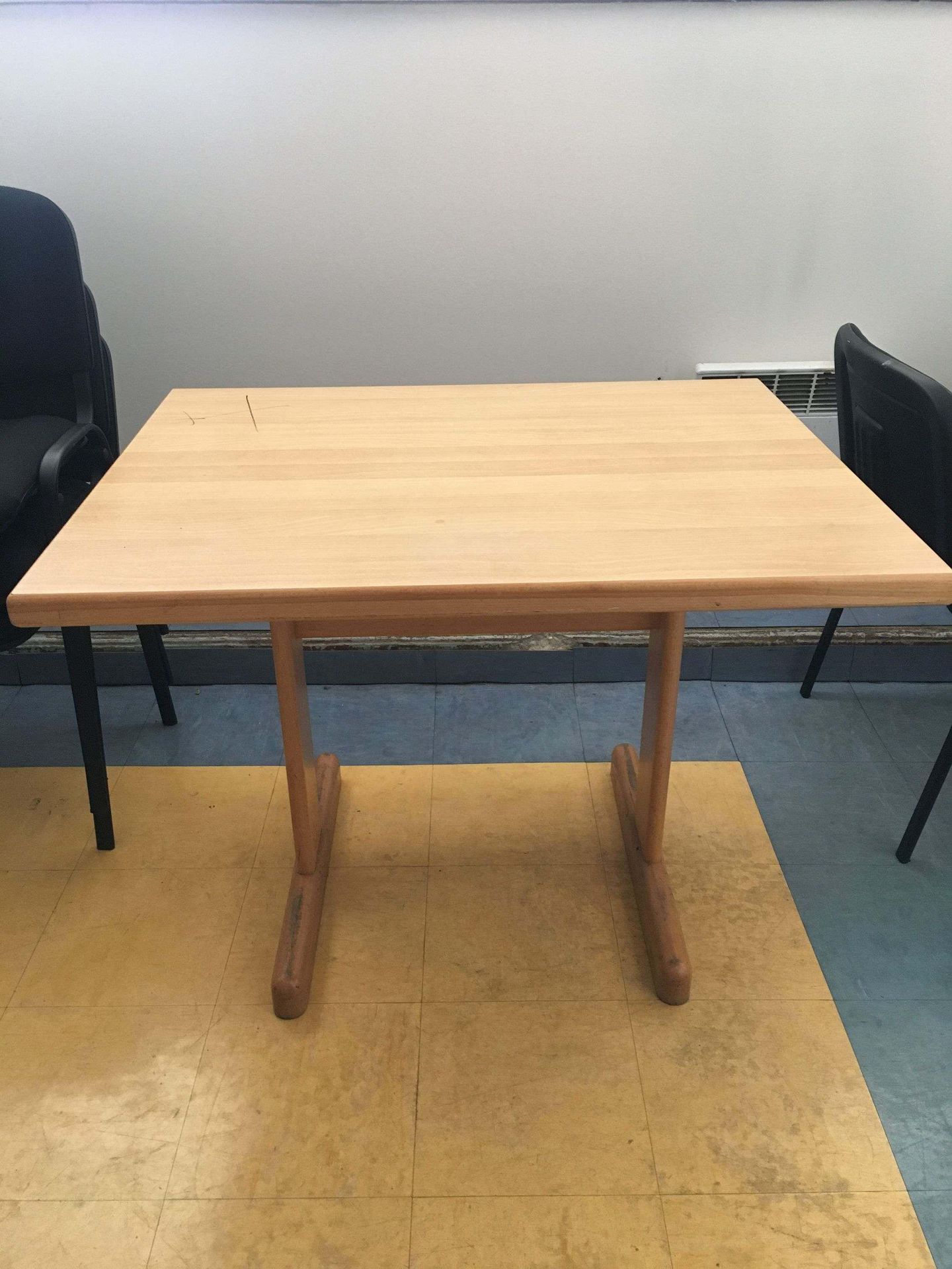 Null 
	 Table rectangulaire en bois vintage, année 80. 

	 Dimensions : L 100 cm&hellip;