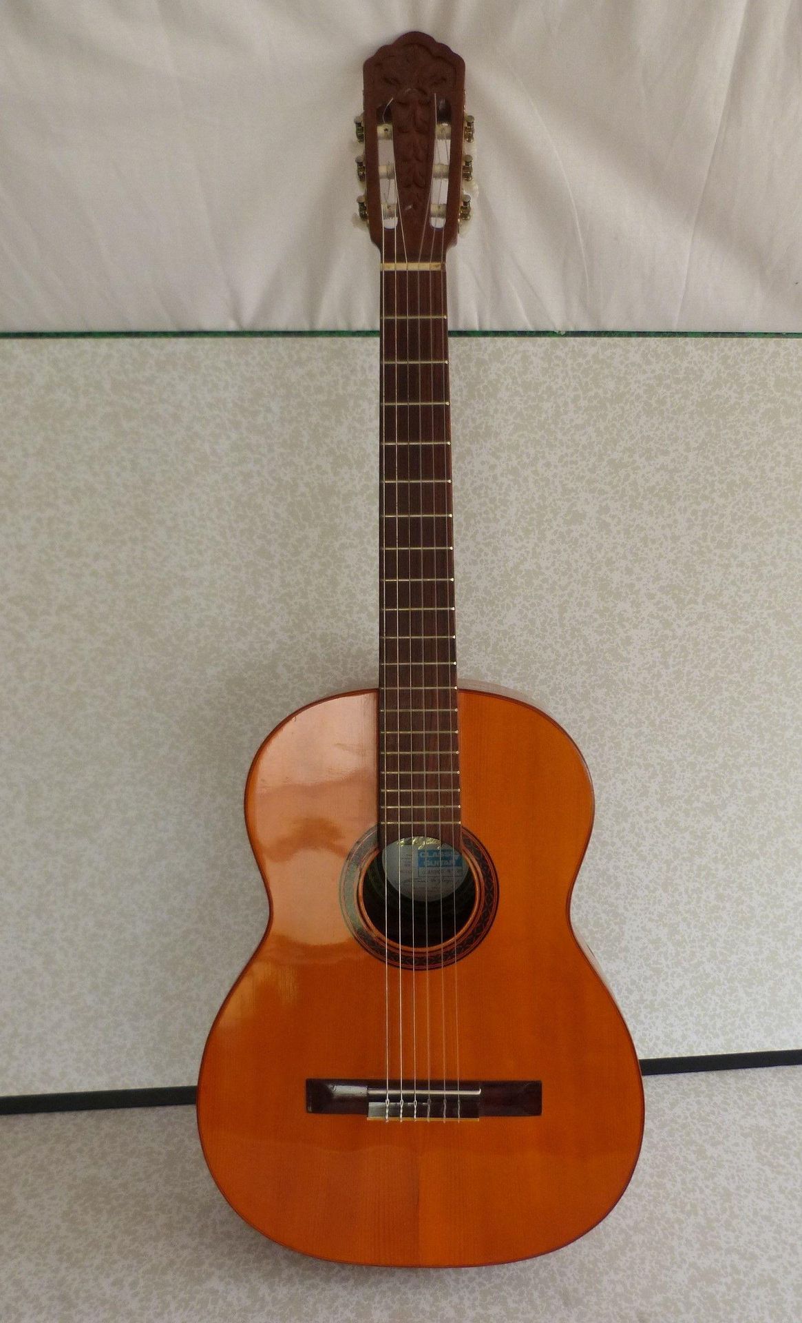 Null Une guitare de marque DI GIORGIO, modèle Classico n°28 Made In Brazil 1976.&hellip;