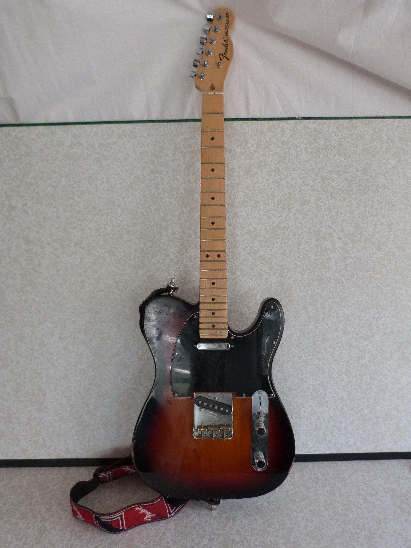 Null Une guitare de marque FENDER, modèle Telecaster Made In USA, n° de série : &hellip;
