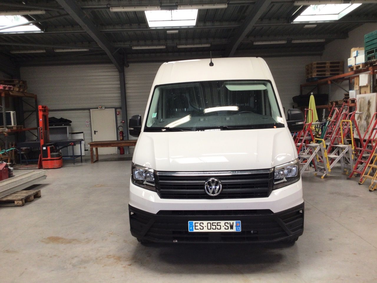 Null Véhicule de Marque VOLKSWAGEN, Modele CRAFTER tdi 177 cv, Immatriculé ES-05&hellip;