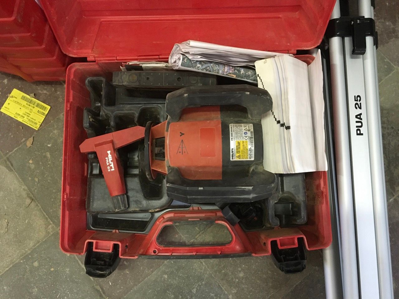 Null 1 Laser HILTI PR300 HV2S dans coffret + un trépied HILTI PUA25