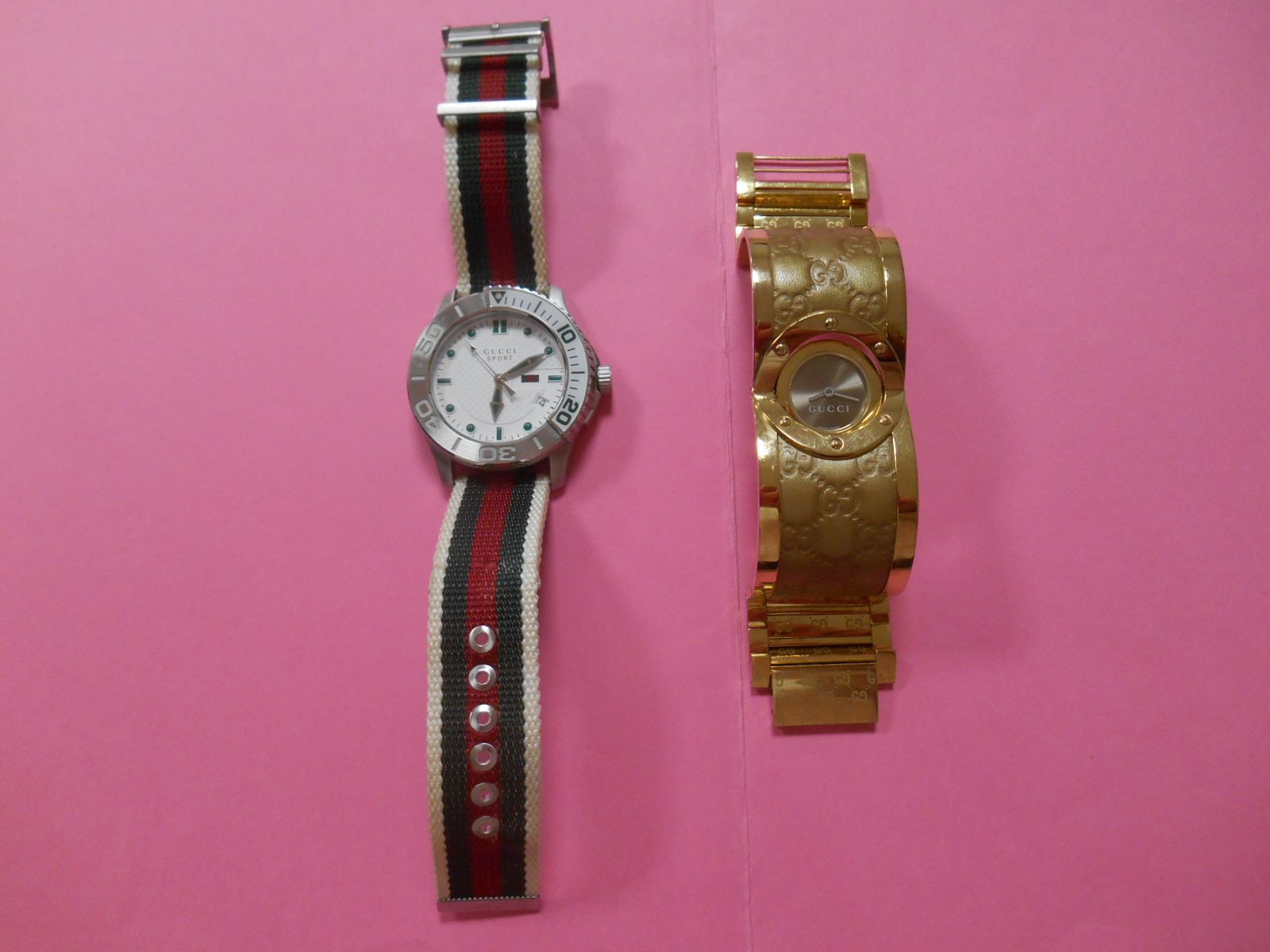 Null GUCCI. 2 montres, bon état, piles à changer :
- modèle TWIRL doré cuir ;
- &hellip;