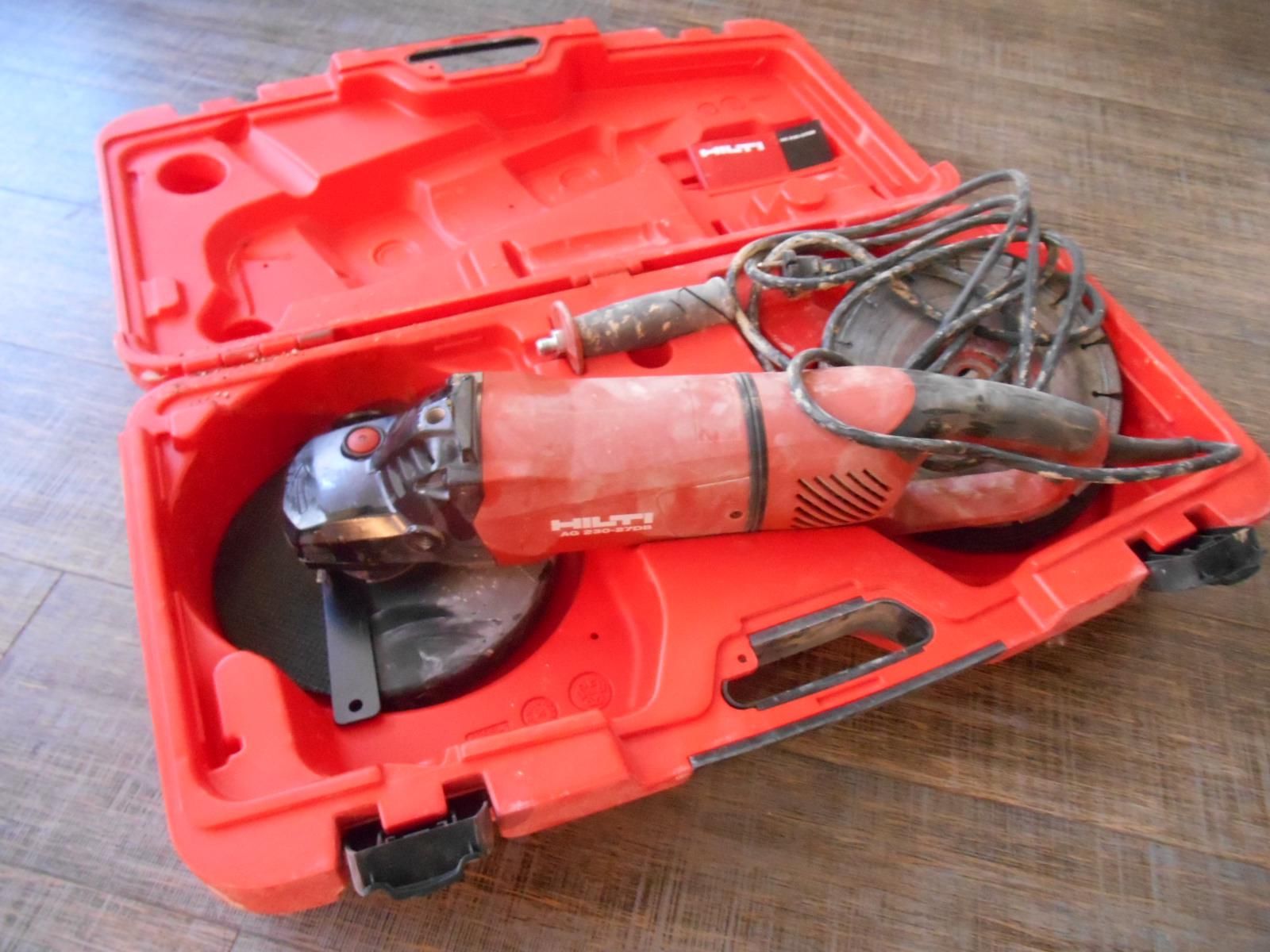 Null HILTI. AG 230-27DB. Angle grinder, serial number 11424,
in a case, with ins&hellip;
