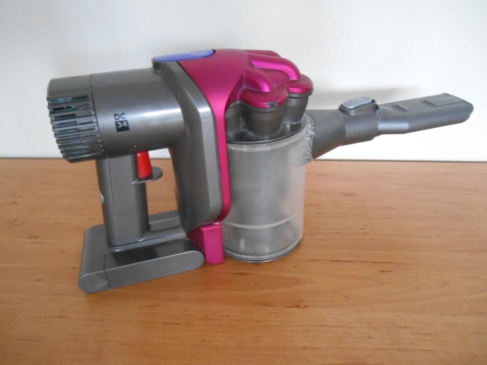 Null DYSON. Hand vacuum cleaner, serial number 0117103194D1,
without accessories&hellip;