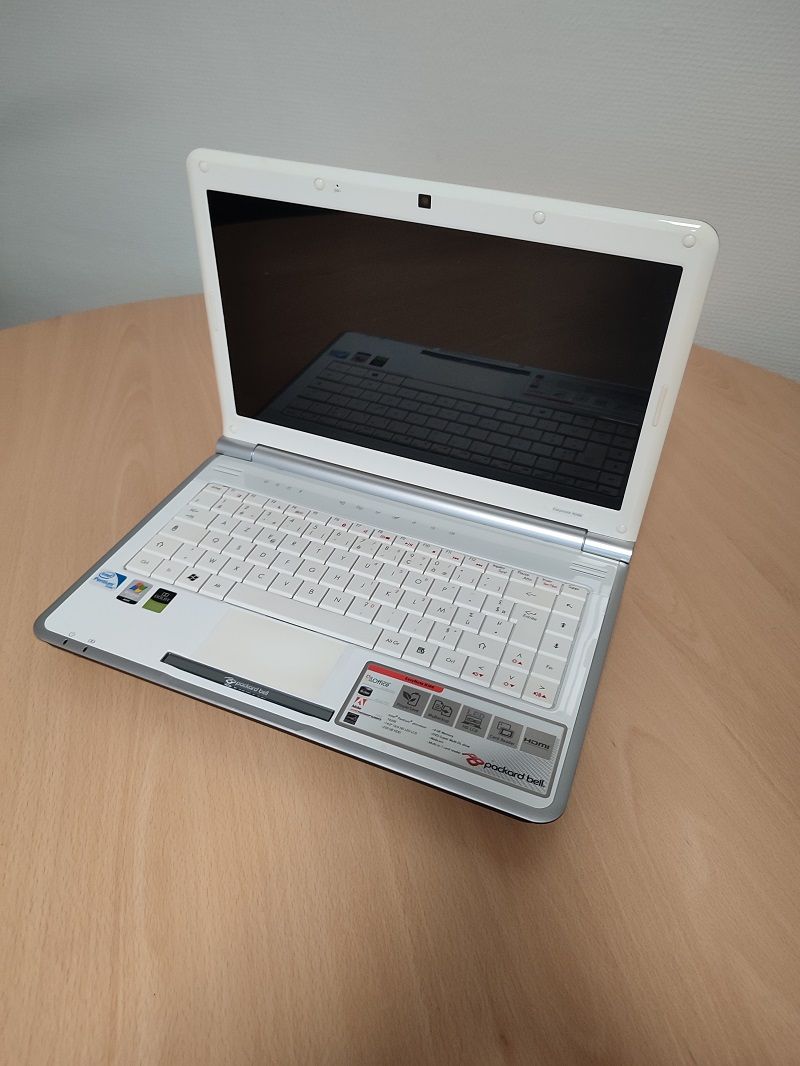 Null 
	 Lot de deux ordinateurs portables : 


	 PACKARD BELL EasyNote NJ66 de 2&hellip;
