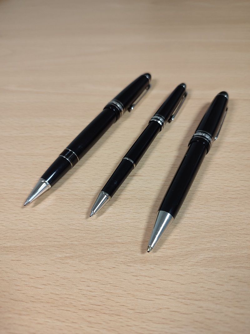 Null 

	 Set of black ballpoint pens brand Mont Blancs: 

	 


	 


	 A Ball Pen&hellip;