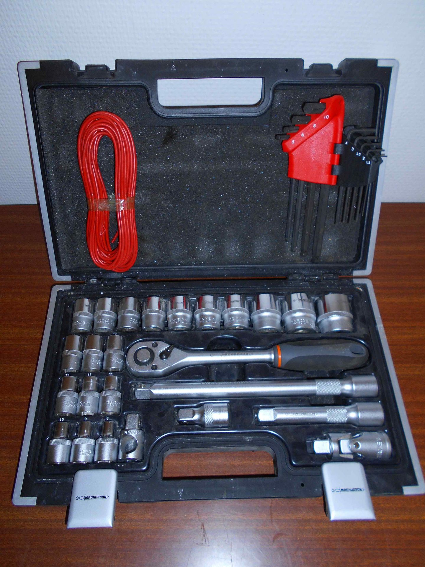 Null 
	 A lot of tooling goods including: 

	 

A screwdriver drill and its 18v &hellip;