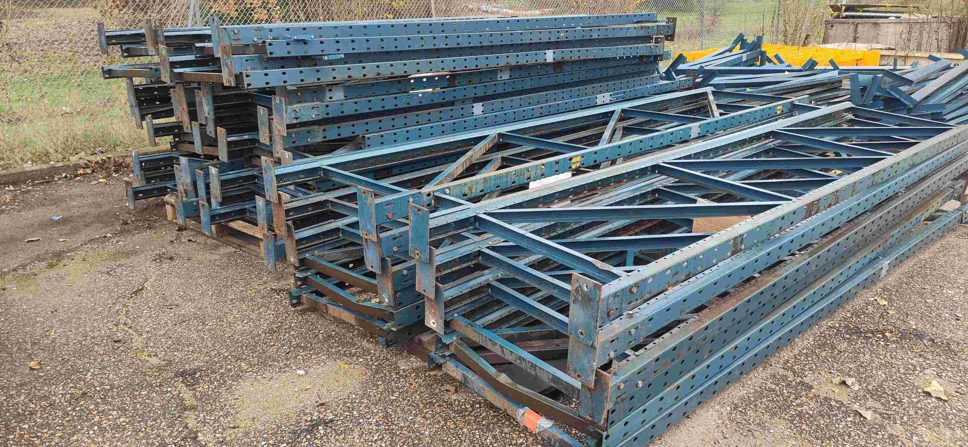 Null Pallet racking:
	


	 54 ladders of 3.90m by 0.8m 

	 264 rails of 2.70m 

&hellip;