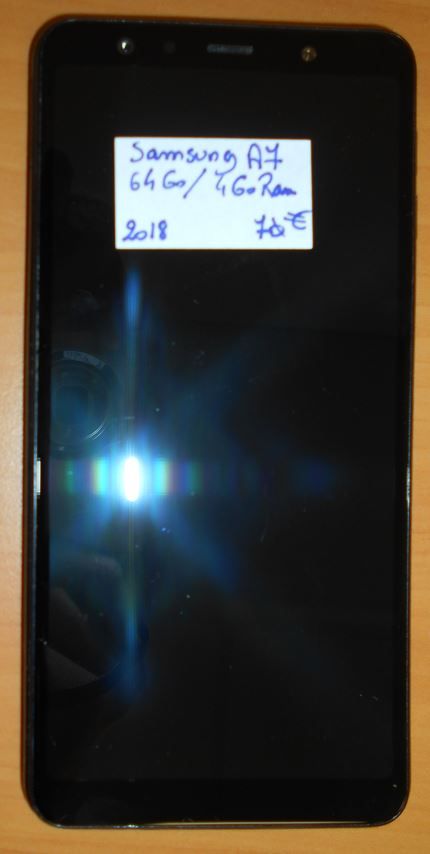 Null Un téléphone portable SAMSUNG GALAXY A7 noir, 64 Go, 4Go Ram, IMEI : 353330&hellip;