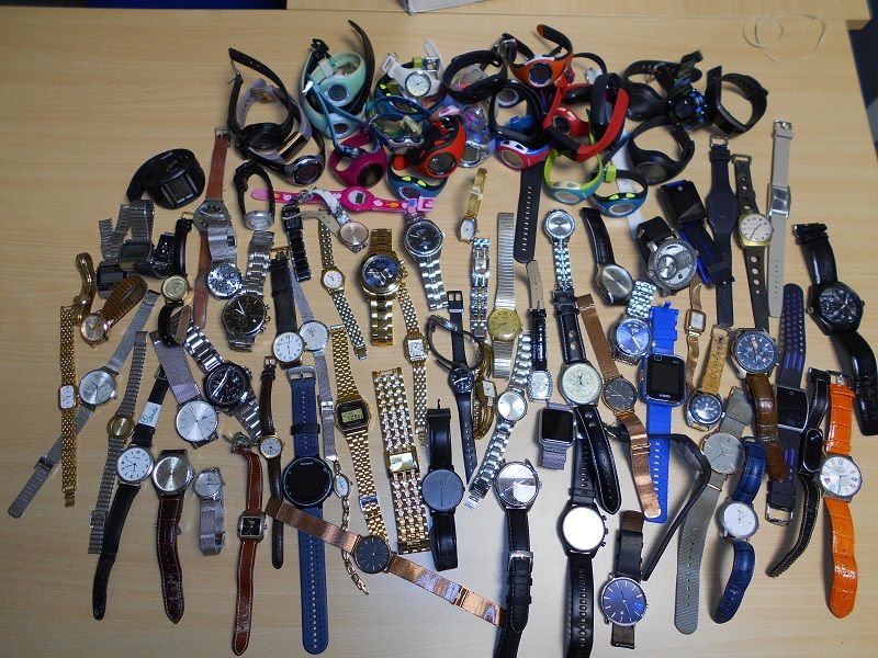 Null 
	 A lot of approximately 4kg of fancy watches.( lot 15)


	 Collection by &hellip;