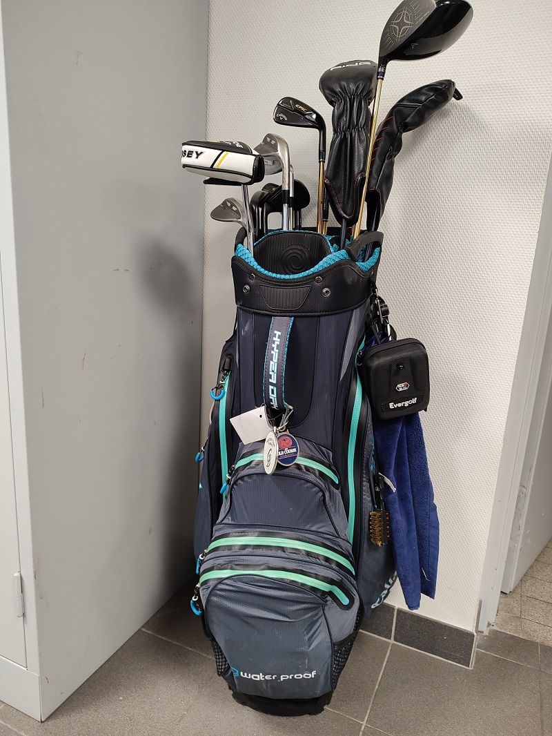 Null Un sac de golf de marque Hyper Dry Callaway avec accessoires : 


	 


	 - &hellip;