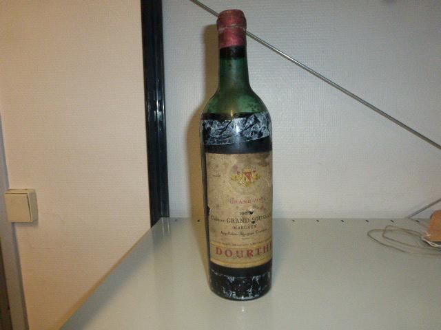 Null 1 bouteille de vin rouge étiquetée Château GRAND SOUSSANS MARGAUX de 1955.
&hellip;