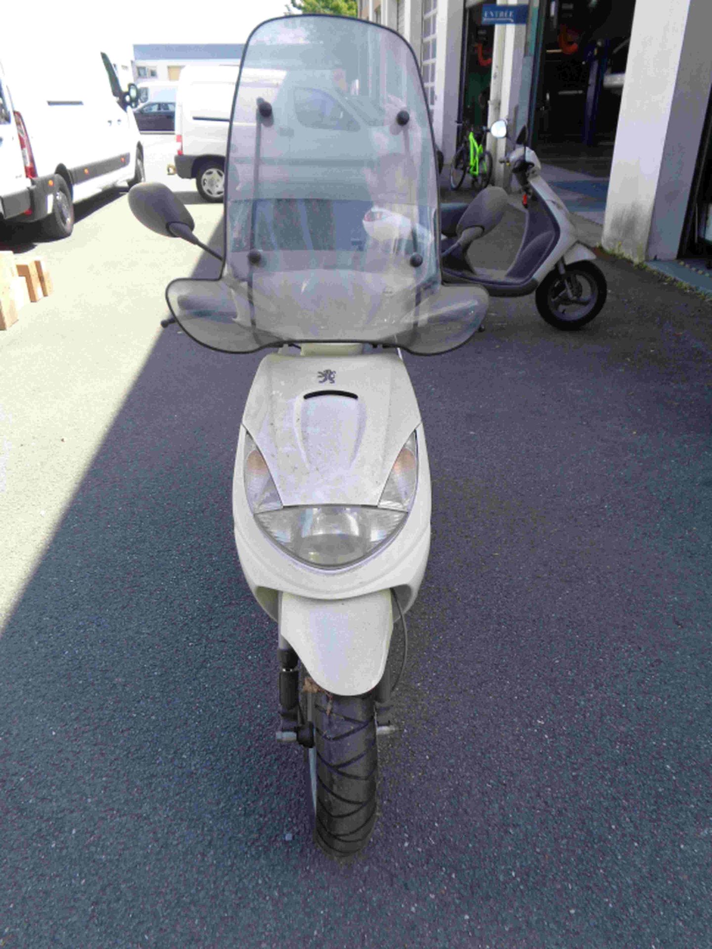 Null Scooter PEUGEOT VIVACITY 100 Essence, imm. CT-706-DL, type VGAS2AC0A, n° de&hellip;