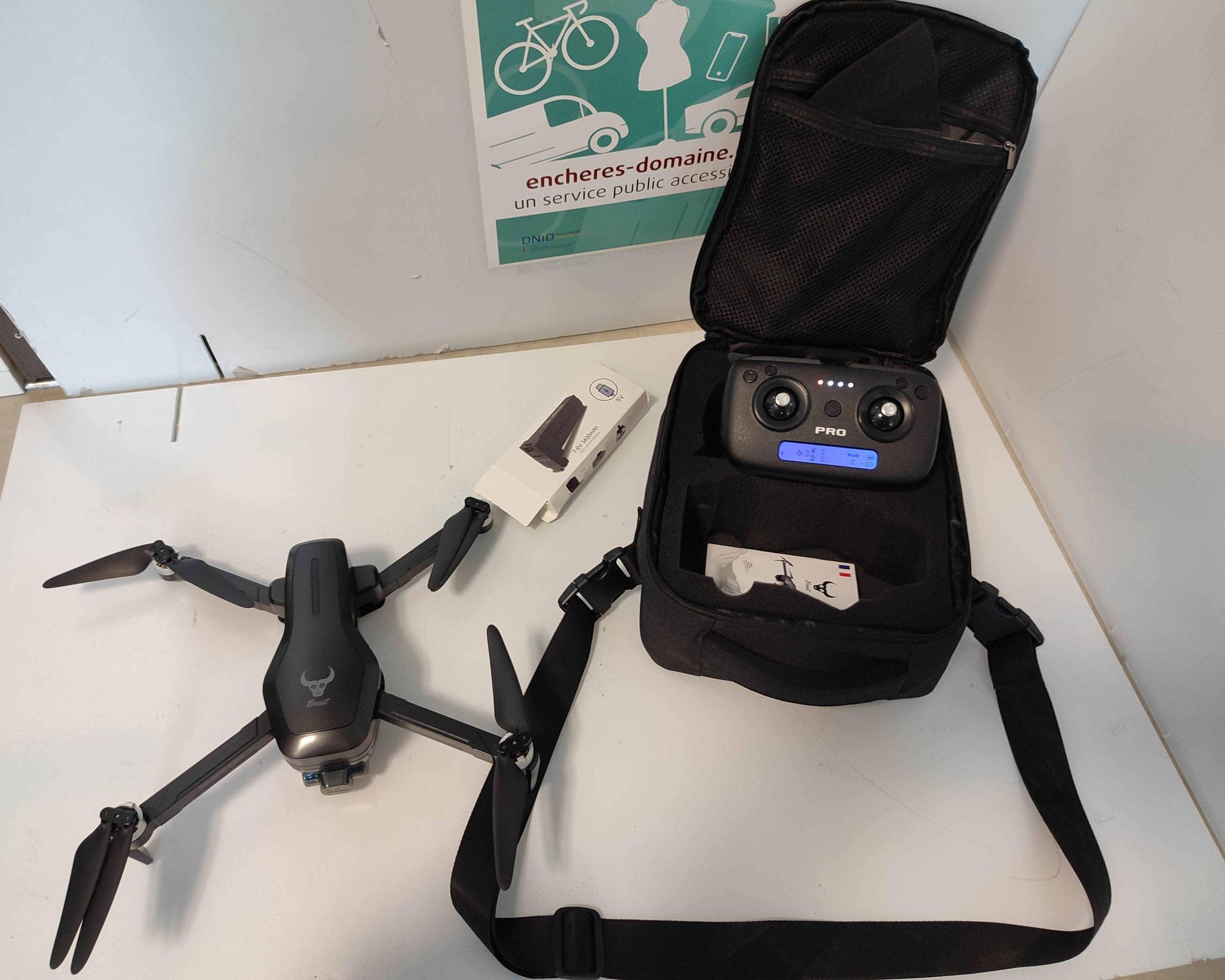 Null 
	 Drone BEAST, modèle PRO SG906, avec sacoche et batterie.
Lieu de dépôt :&hellip;