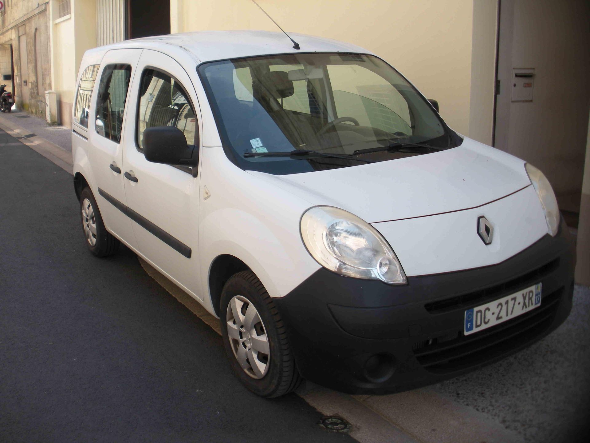 Null [CT] RENAULT Kangoo, gazole, imm. DC-217-XR, type MRE5232K4479, n° de série&hellip;