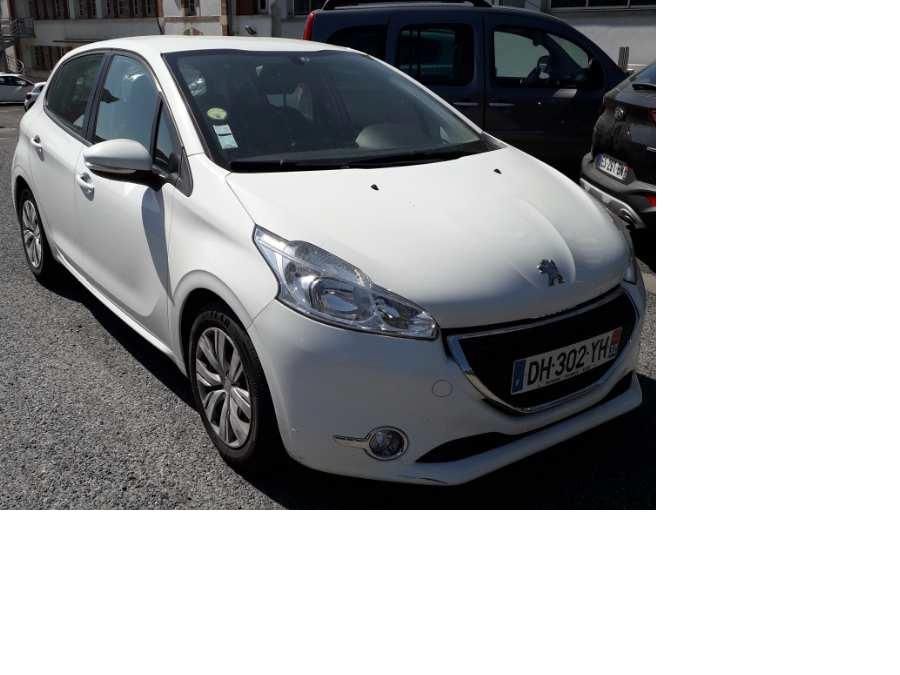 Null [CT] 
	 PEUGEOT 208, gazole, imm. DH-302-YH, type M10PGTVP0113558, n° de sé&hellip;