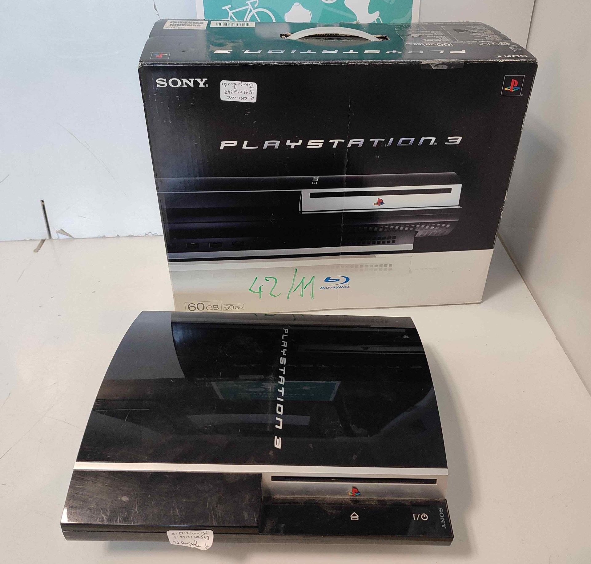 Null Lot de 2 consoles SONY PlayStation 3 : 
	 - modèle CECHC04 avec connectique&hellip;