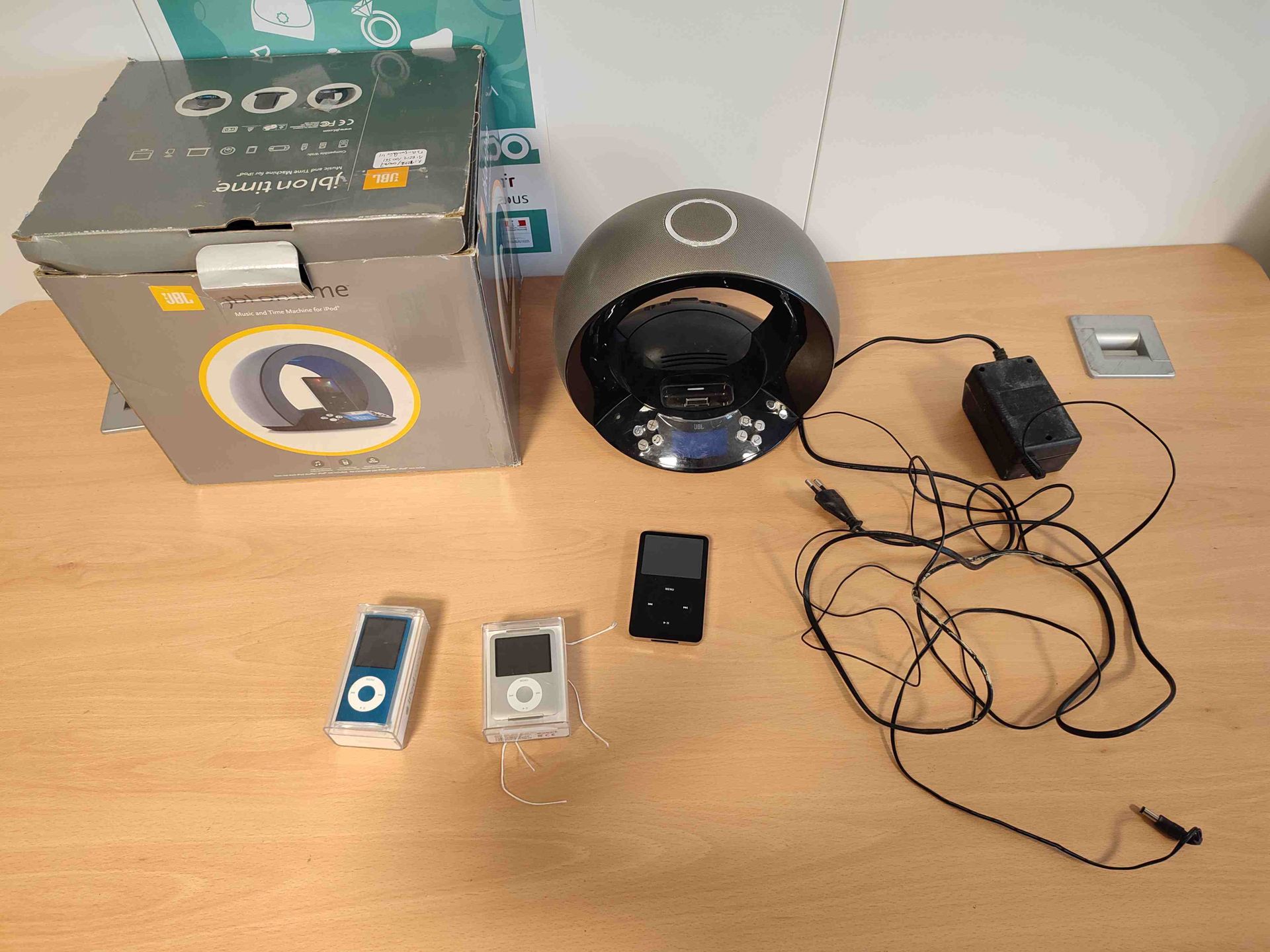 Null Lot composed of : 
	 - APPLE iPod Nano 16GB, serial number YM9233JU5B8, in &hellip;