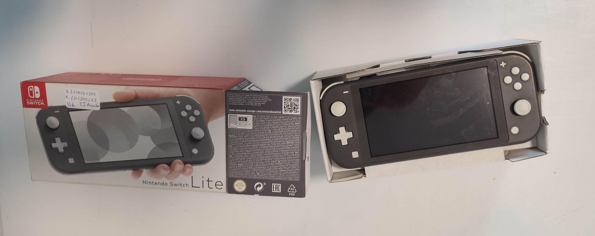 Null Grey NINTENDO Switch Lite console, serial number XJE10003820741, with conne&hellip;
