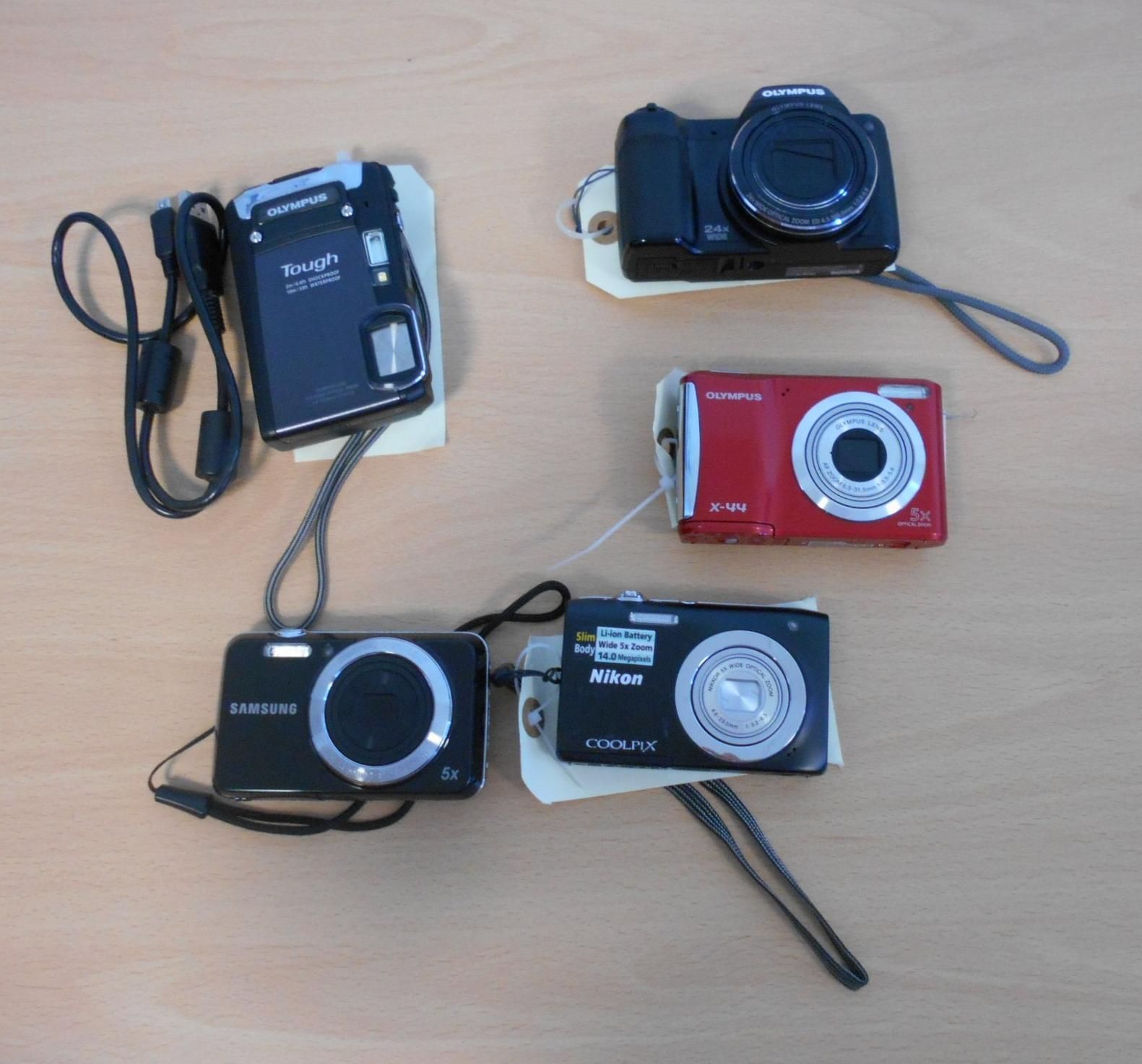 Null Lot de 5 appareils photos : 
	 - OLYMPUS STYLUS, avec housse, sans connecti&hellip;