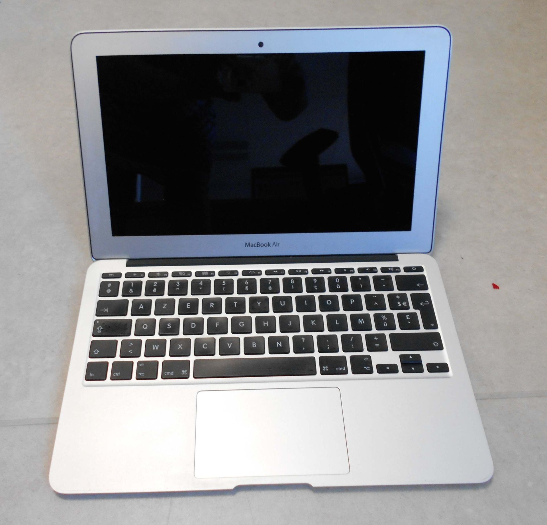 Null APPLE MacBook Air, modèle A1465, n° de série C02HV2NYDRV7, 11 pouces, clavi&hellip;