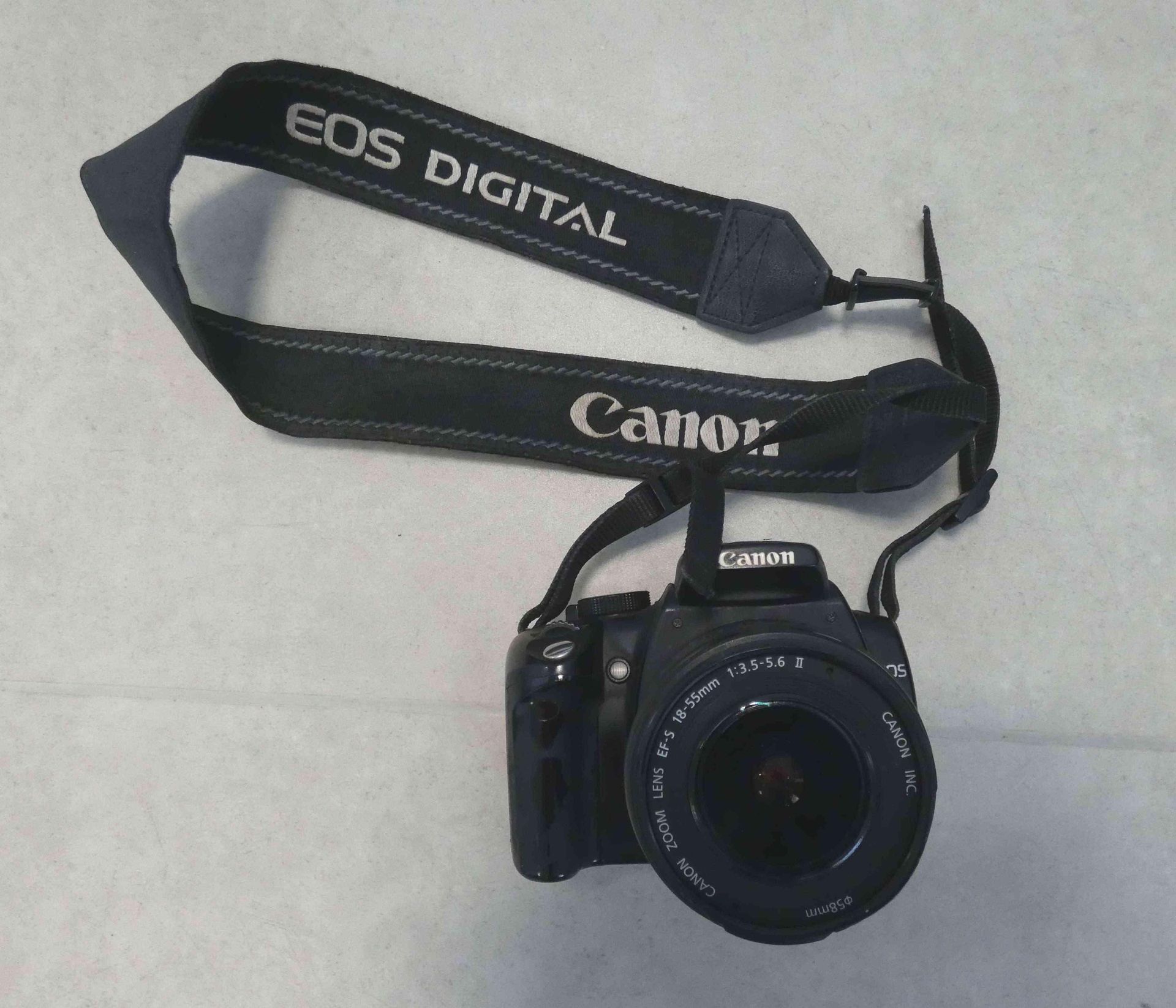 Null 
	 Appareil photo CANON 350D, objectif CANON EF-S18-55mm, sans connectique.&hellip;
