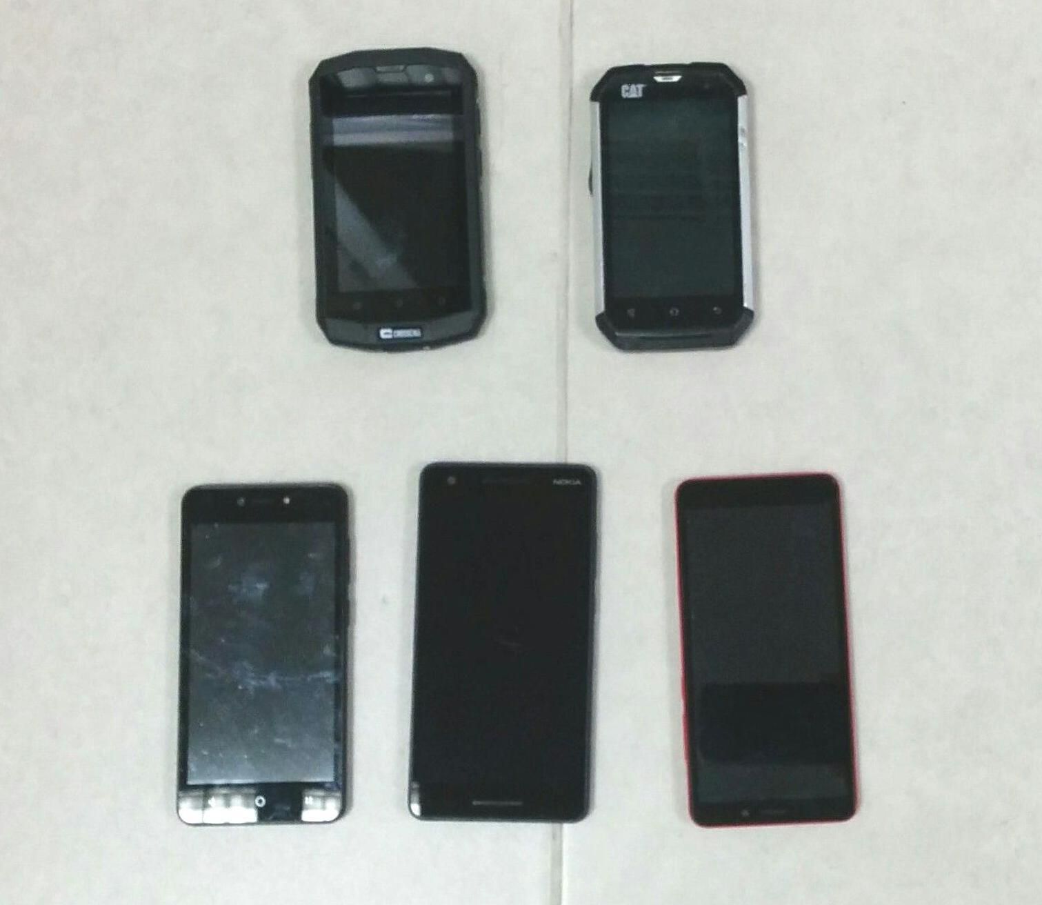Null 
	 Lot de 5 téléphones, sans connectique : 

	 - WIKO Game changer tommy 3,&hellip;