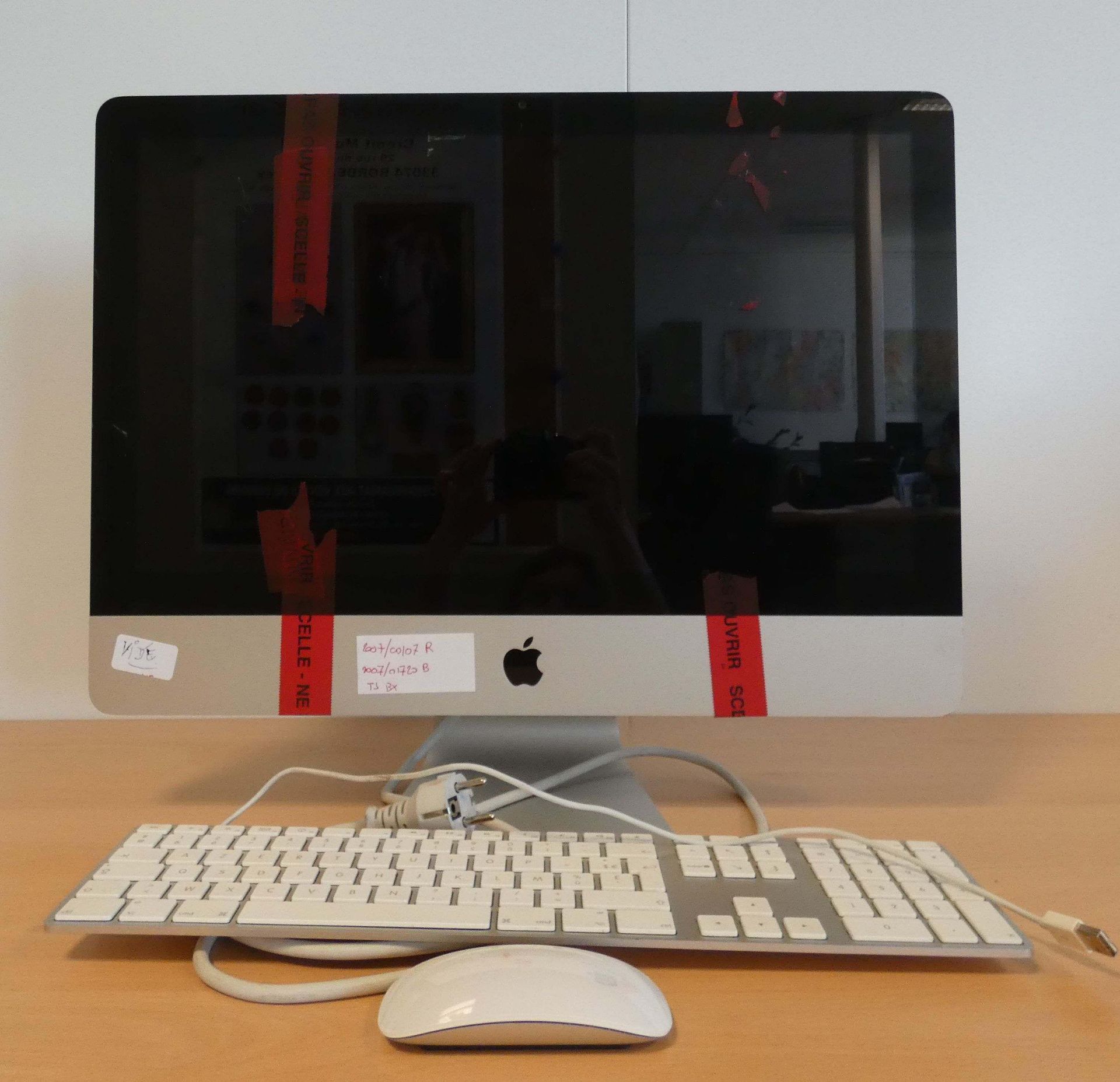 Null APPLE iMac, modèle A1311, n° C17FKMZEDHJF, avec clavier et souris, scotch s&hellip;